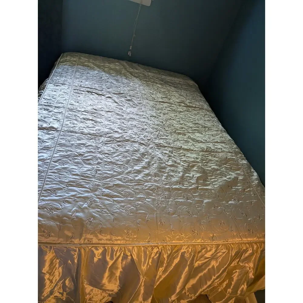 Hollywood Glam/Regency. 1900 Appraisal Satin Embroidered Bedspread